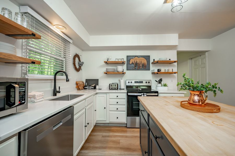 Kitchen and appliances